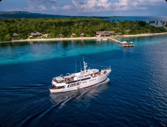 /assets/background/liveaboard-image-landing.webp